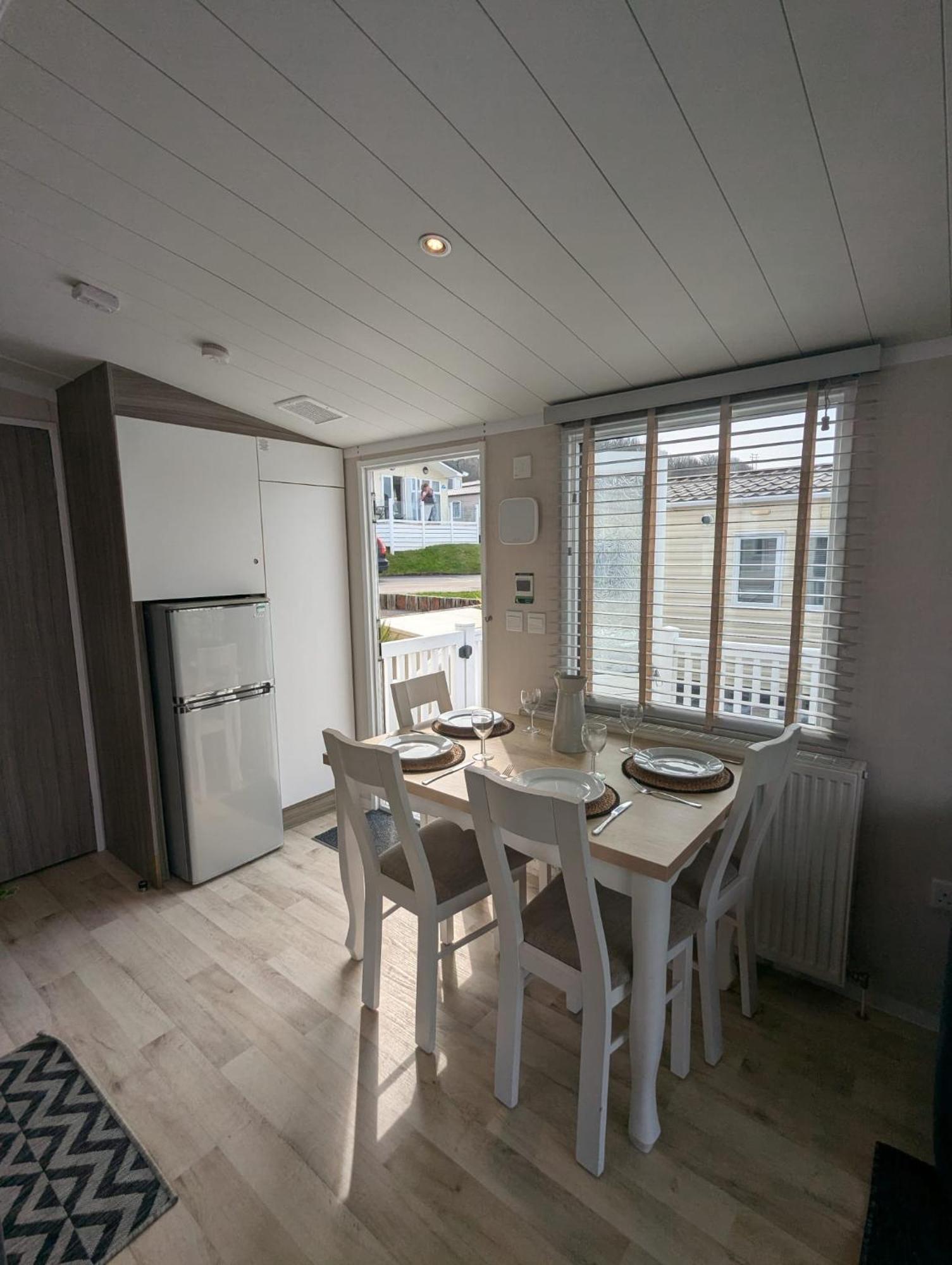 Beautifully Presented Dog Friendly Caravan On Very Popular Littlesea Holiday Haven Park Weymouth Wyke Regis Bagian luar foto