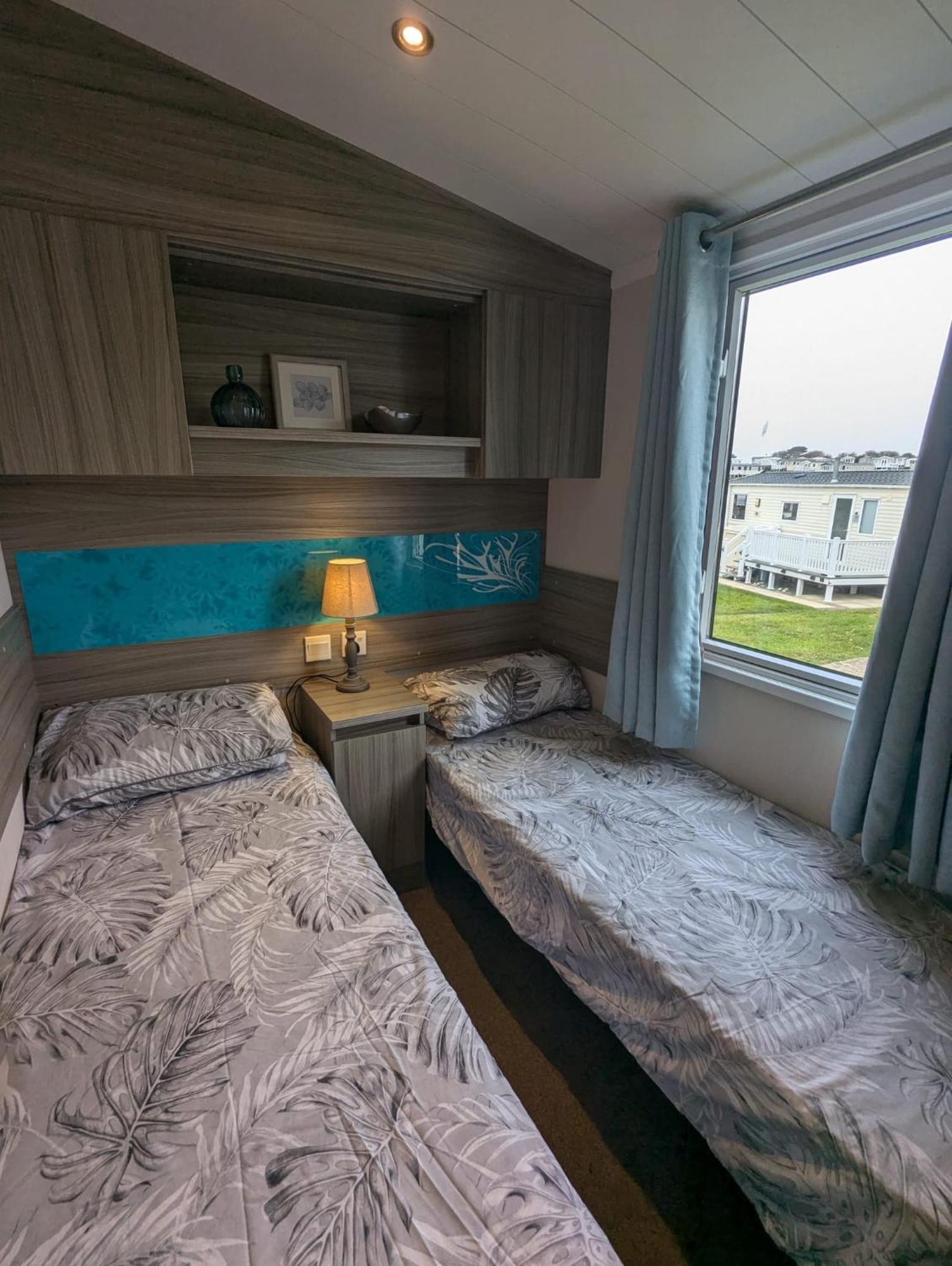 Beautifully Presented Dog Friendly Caravan On Very Popular Littlesea Holiday Haven Park Weymouth Wyke Regis Bagian luar foto