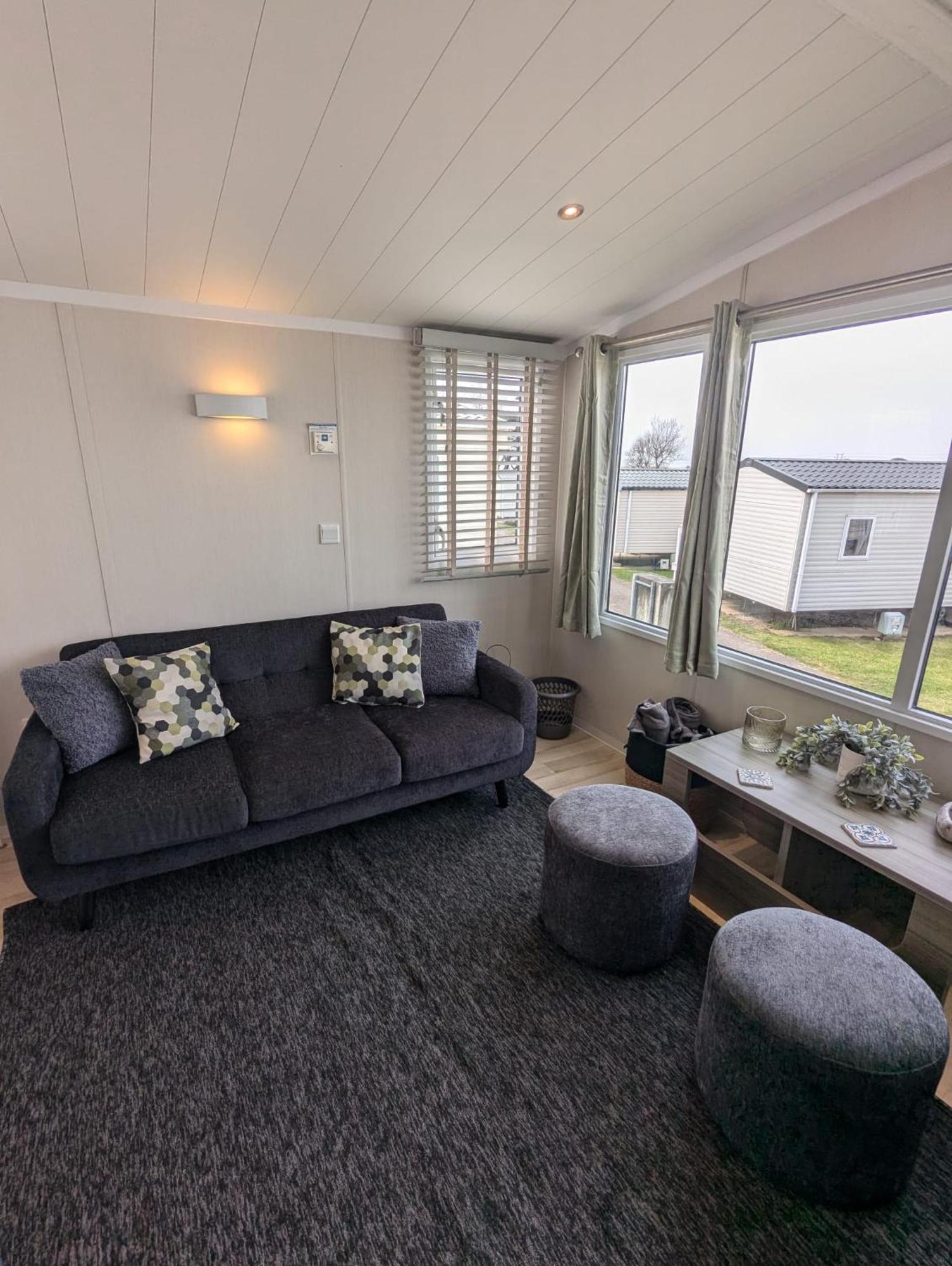 Beautifully Presented Dog Friendly Caravan On Very Popular Littlesea Holiday Haven Park Weymouth Wyke Regis Bagian luar foto