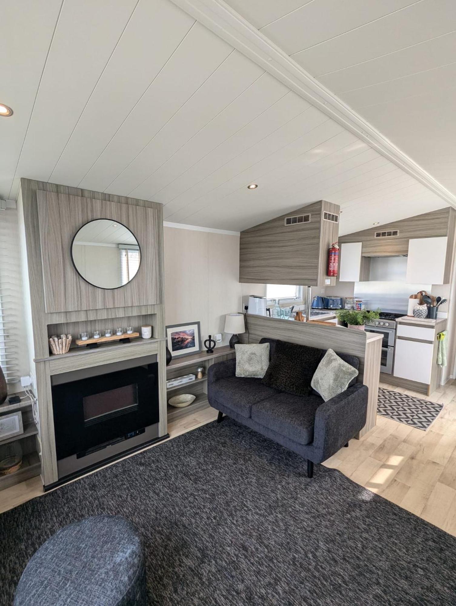 Beautifully Presented Dog Friendly Caravan On Very Popular Littlesea Holiday Haven Park Weymouth Wyke Regis Bagian luar foto