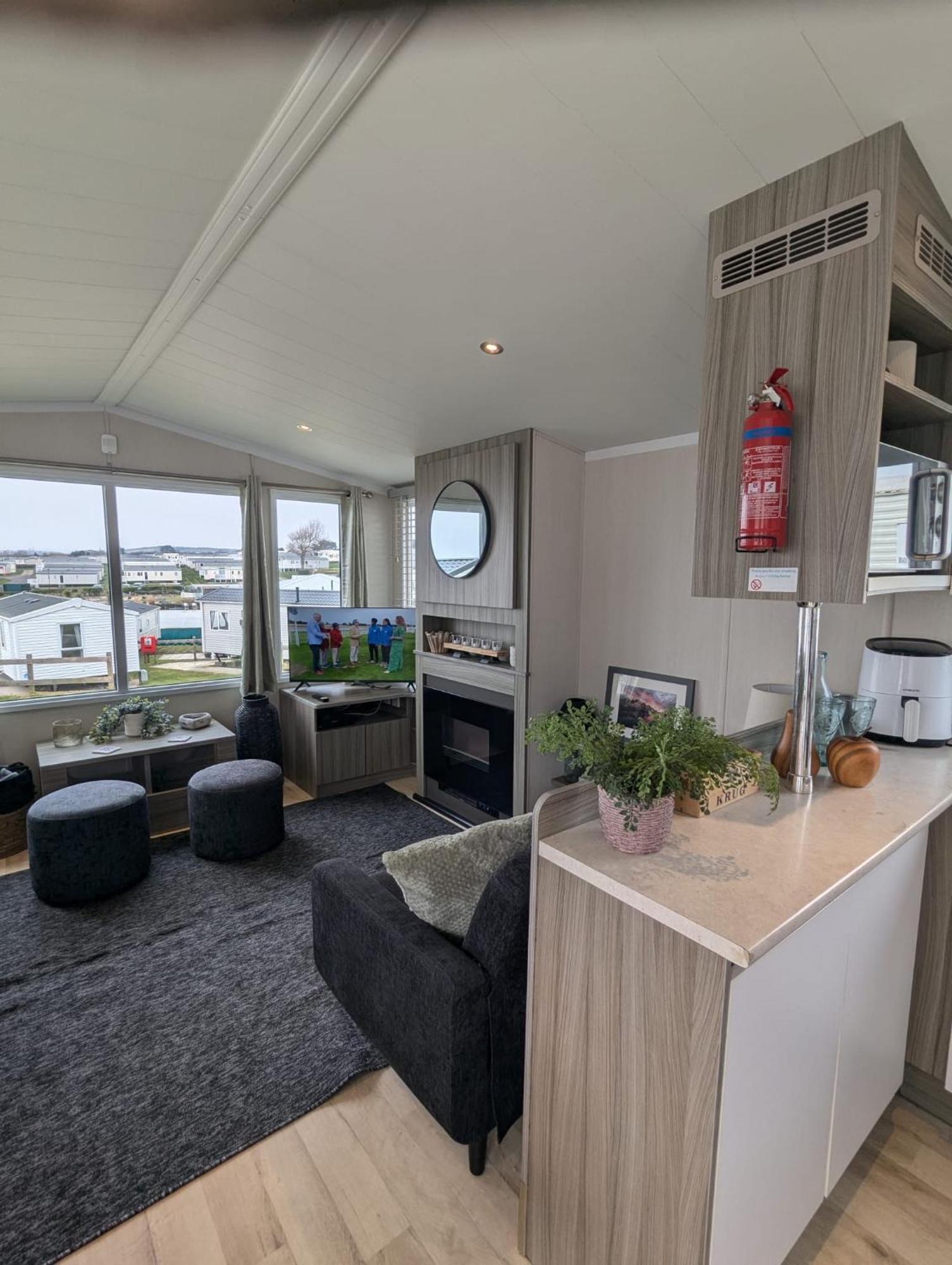 Beautifully Presented Dog Friendly Caravan On Very Popular Littlesea Holiday Haven Park Weymouth Wyke Regis Bagian luar foto